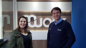 Foto de Suelen, dona da franquia da Anjos colchões e Marcelo, CEO da MWork, empresa criadora do Total E.R.P.